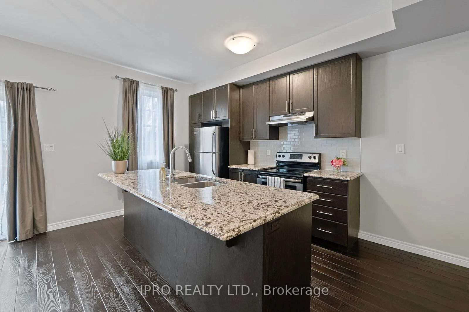 Photo 16 of 30 Robert Peel Road, Kitchener, Mount Hope Huron Park — HOMEH
