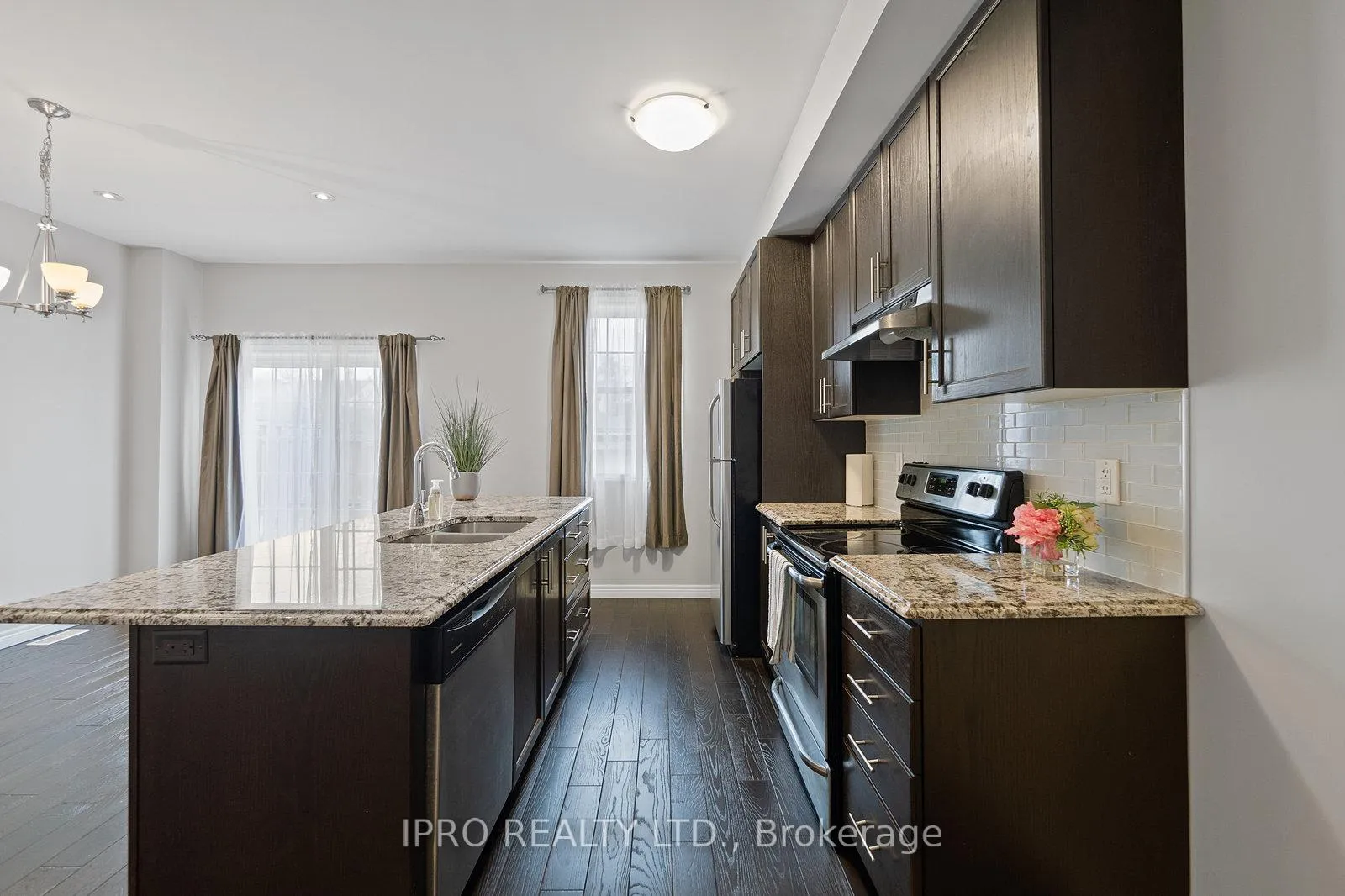 Photo 17 of 30 Robert Peel Road, Kitchener, Mount Hope Huron Park — HOMEH