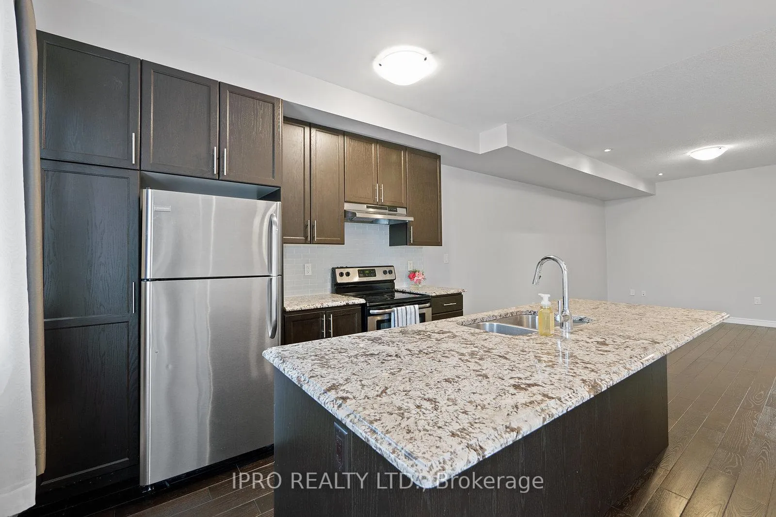 Photo 18 of 30 Robert Peel Road, Kitchener, Mount Hope Huron Park — HOMEH