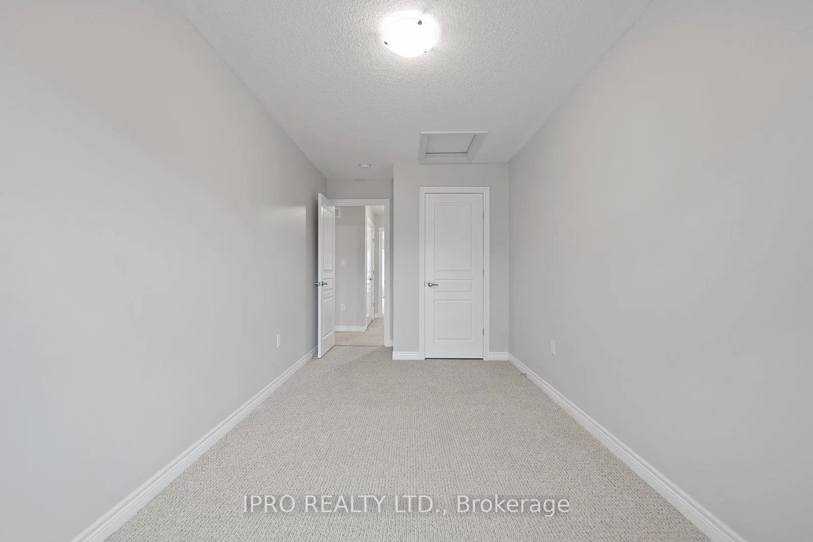 Photo 22 of 30 Robert Peel Road, Kitchener, Mount Hope Huron Park — HOMEH