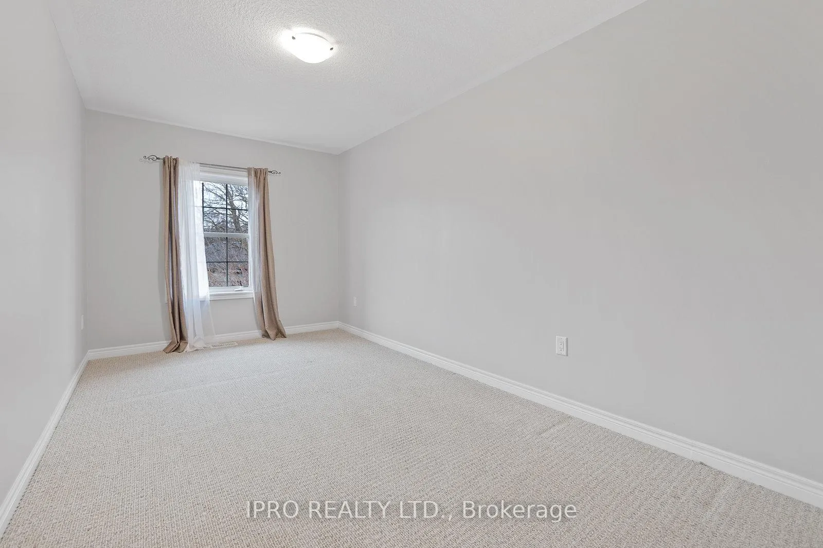 Photo 23 of 30 Robert Peel Road, Kitchener, Mount Hope Huron Park — HOMEH