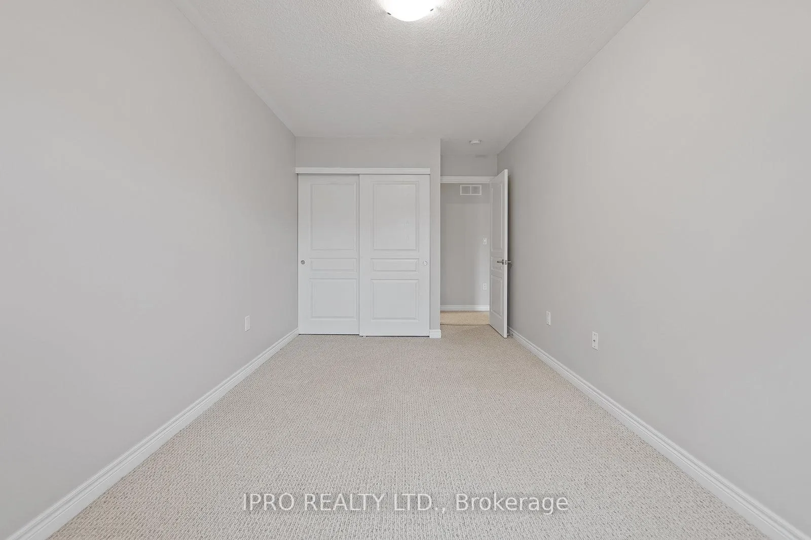 Photo 24 of 30 Robert Peel Road, Kitchener, Mount Hope Huron Park — HOMEH