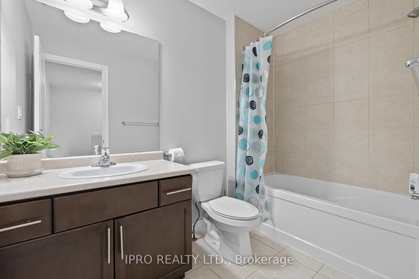 Photo 25 of 30 Robert Peel Road, Kitchener, Mount Hope Huron Park — HOMEH