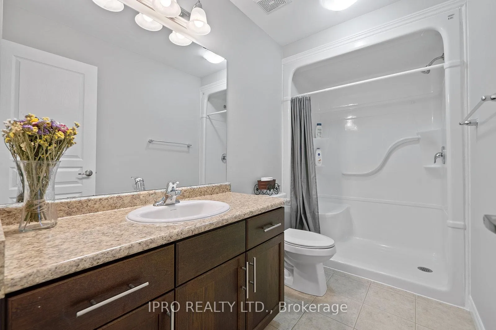 Photo 32 of 30 Robert Peel Road, Kitchener, Mount Hope Huron Park — HOMEH
