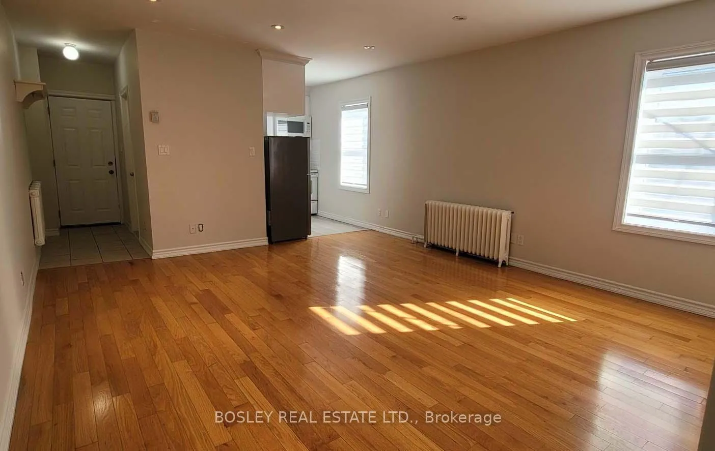 Photo 4 of Unit Upper, 1023 Pape Avenue, Toronto, Danforth Village-East York — HOMEH