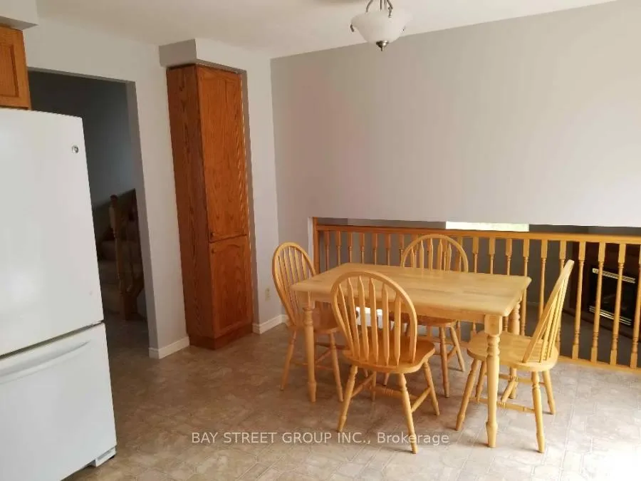 Photo 3 of 423 Timbercroft Crescent, Waterloo — HOMEH