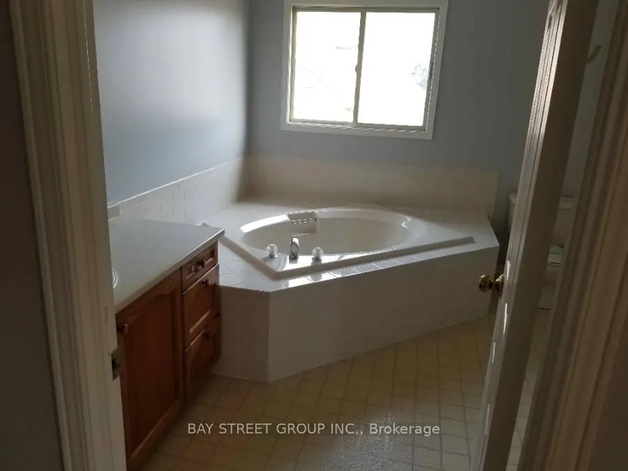 Photo 12 of 423 Timbercroft Crescent, Waterloo — HOMEH