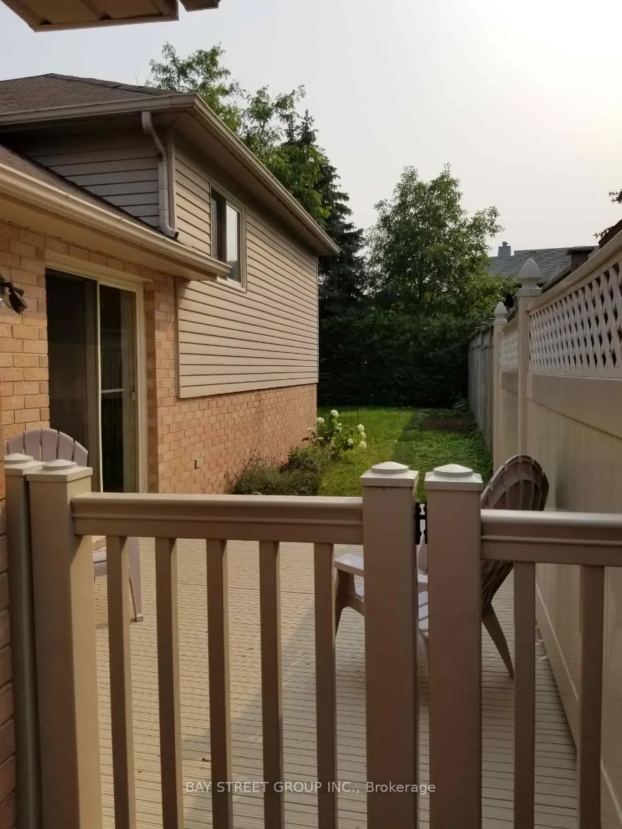 Photo 15 of 423 Timbercroft Crescent, Waterloo — HOMEH