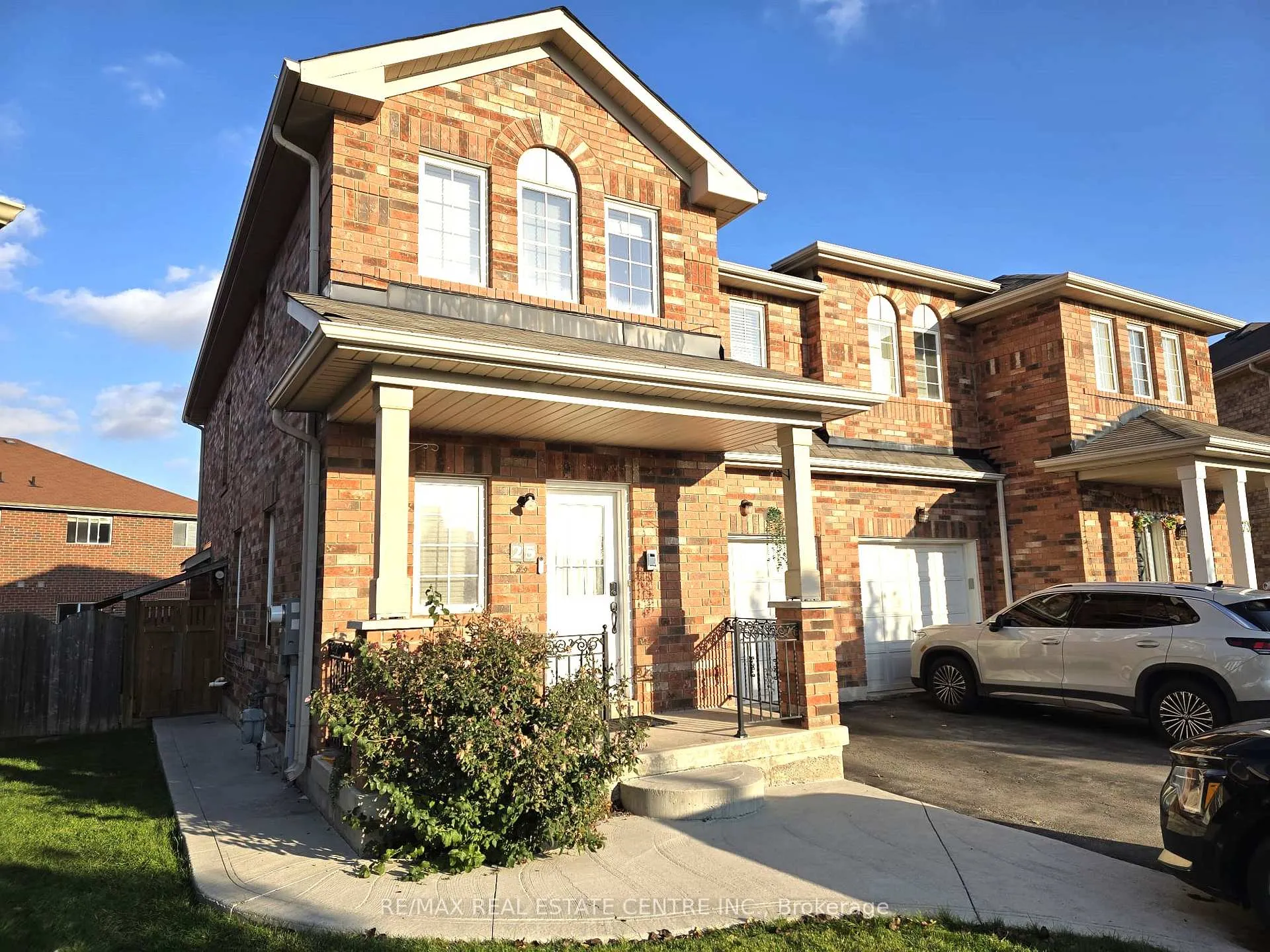 Photo 2 of 25 Commodore Drive, Brampton, Credit Valley — HOMEH