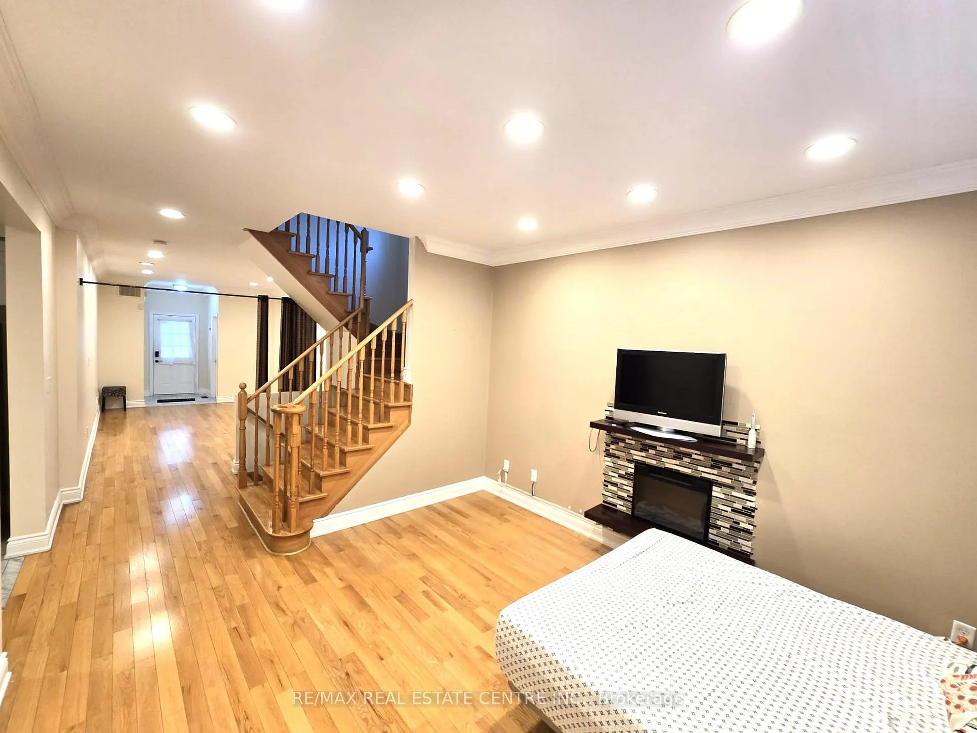 Photo 5 of 25 Commodore Drive, Brampton, Credit Valley — HOMEH