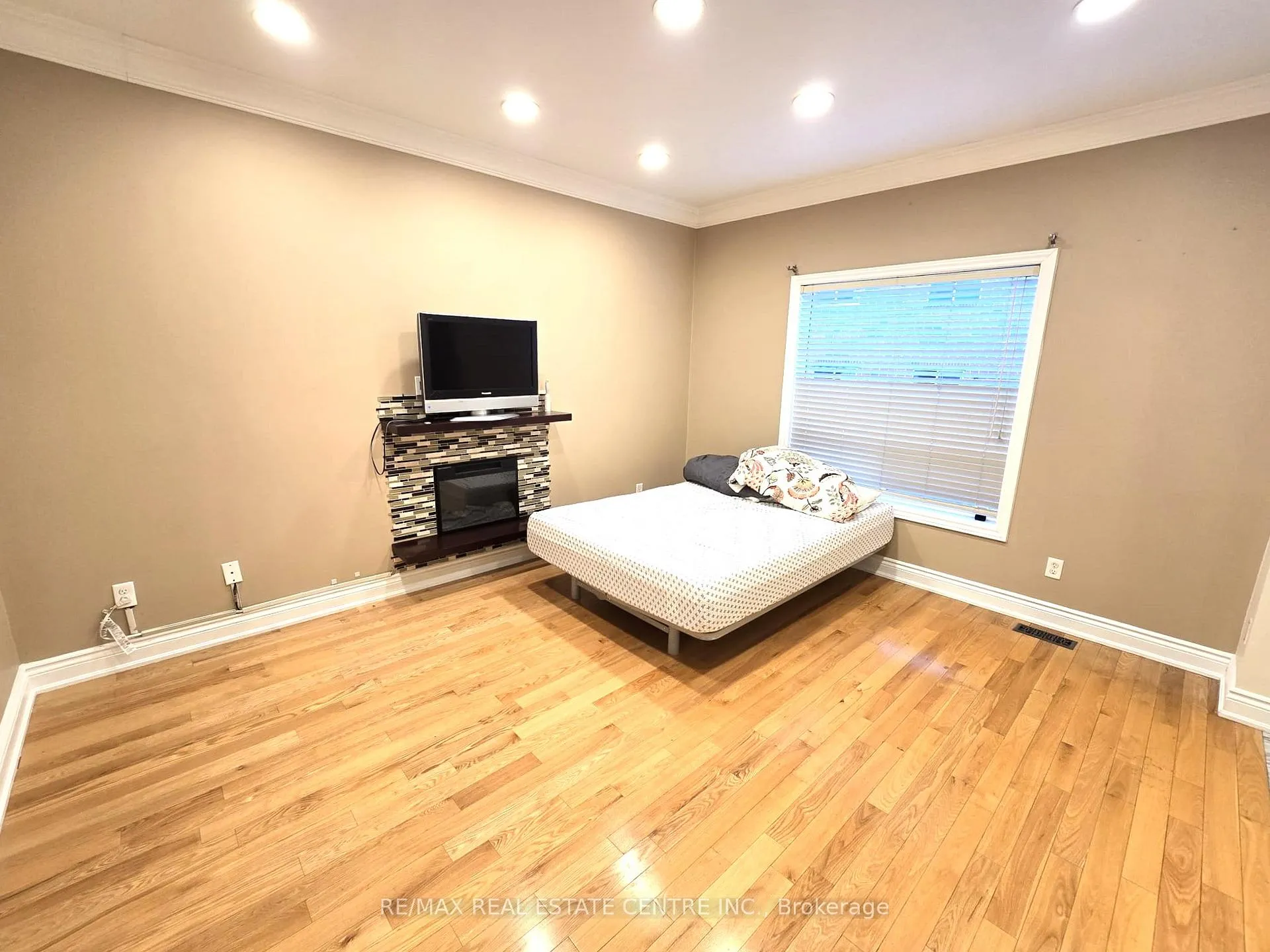 Photo 6 of 25 Commodore Drive, Brampton, Credit Valley — HOMEH