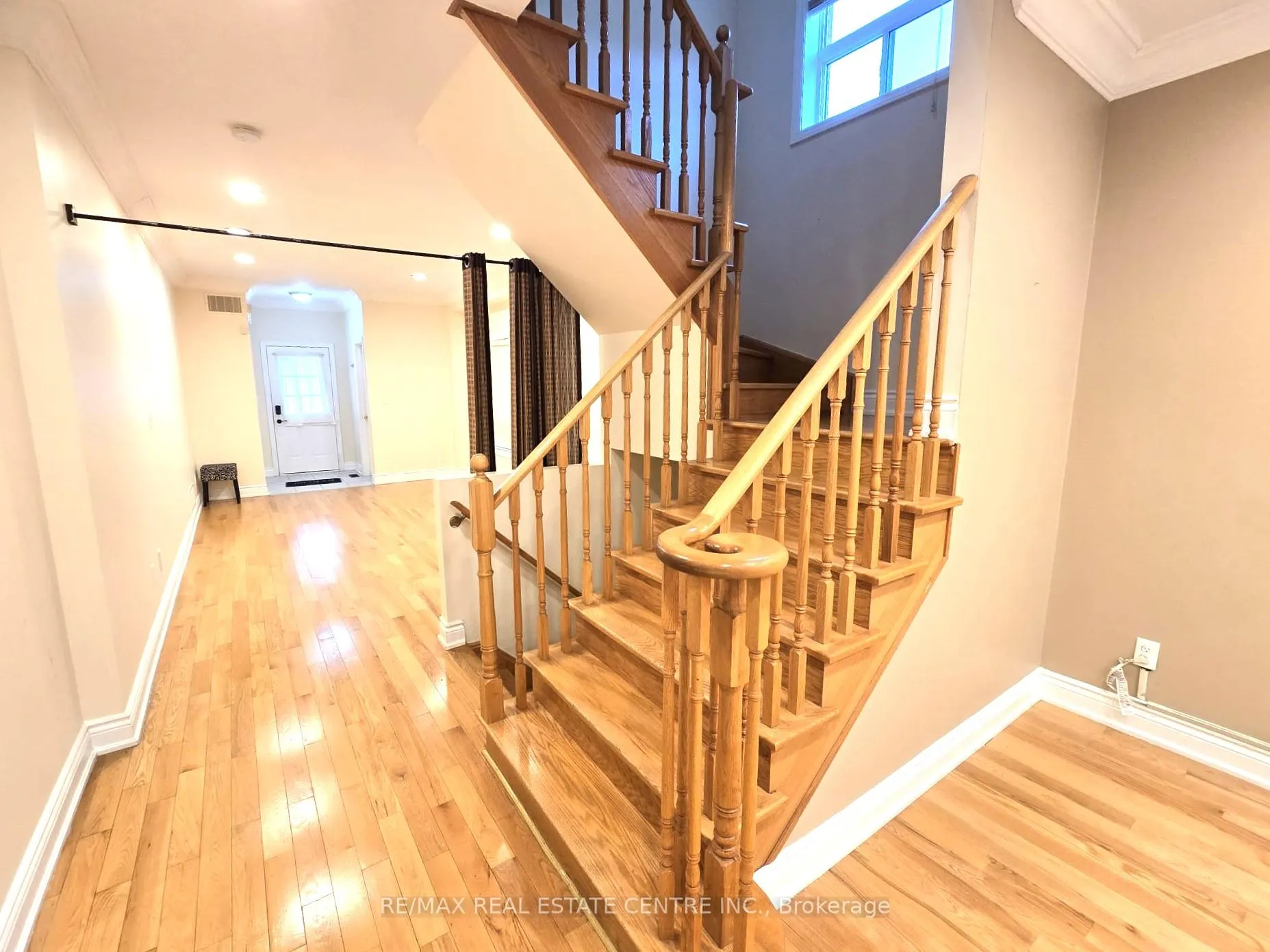 Photo 11 of 25 Commodore Drive, Brampton, Credit Valley — HOMEH