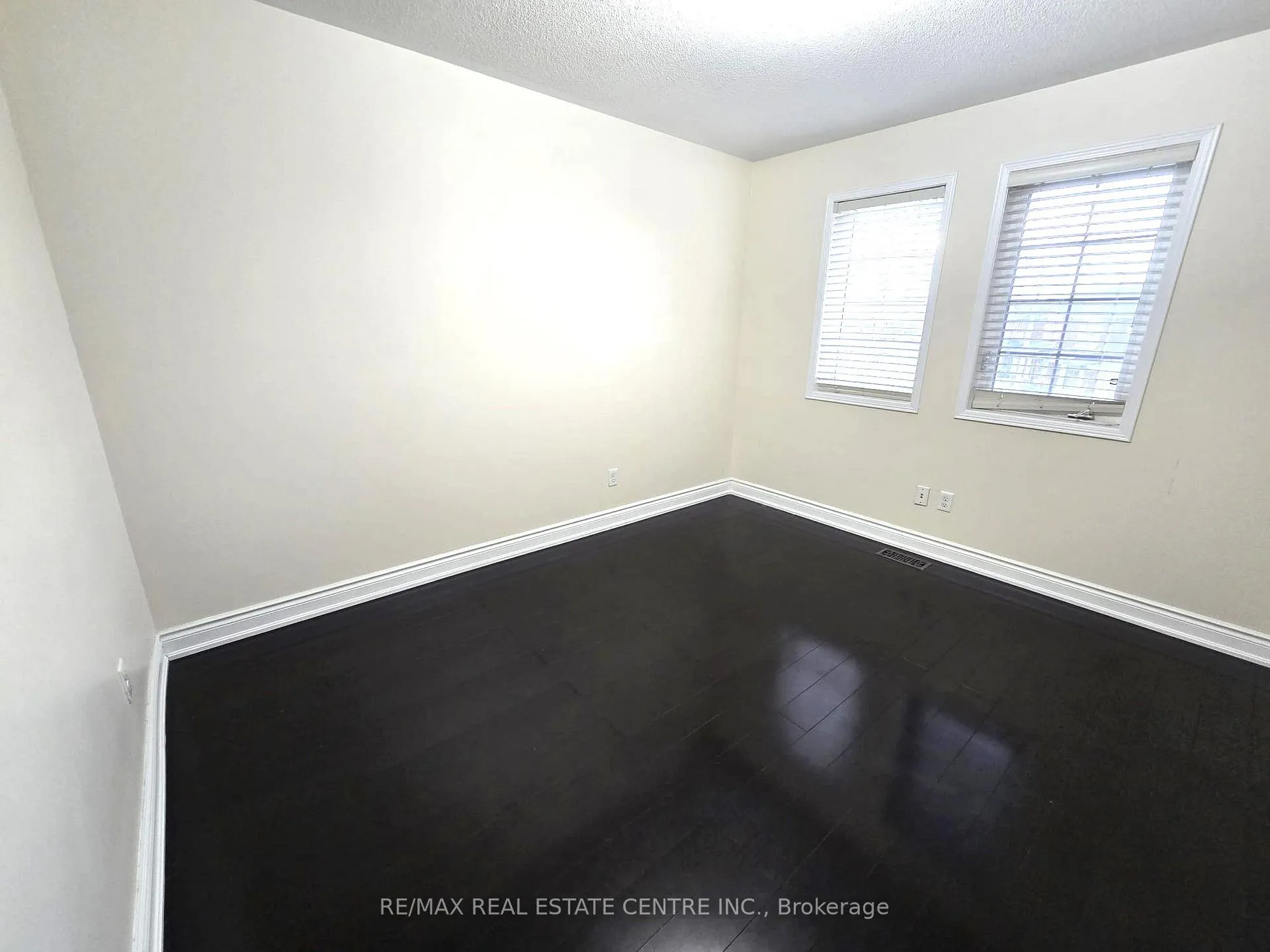 Photo 18 of 25 Commodore Drive, Brampton, Credit Valley — HOMEH