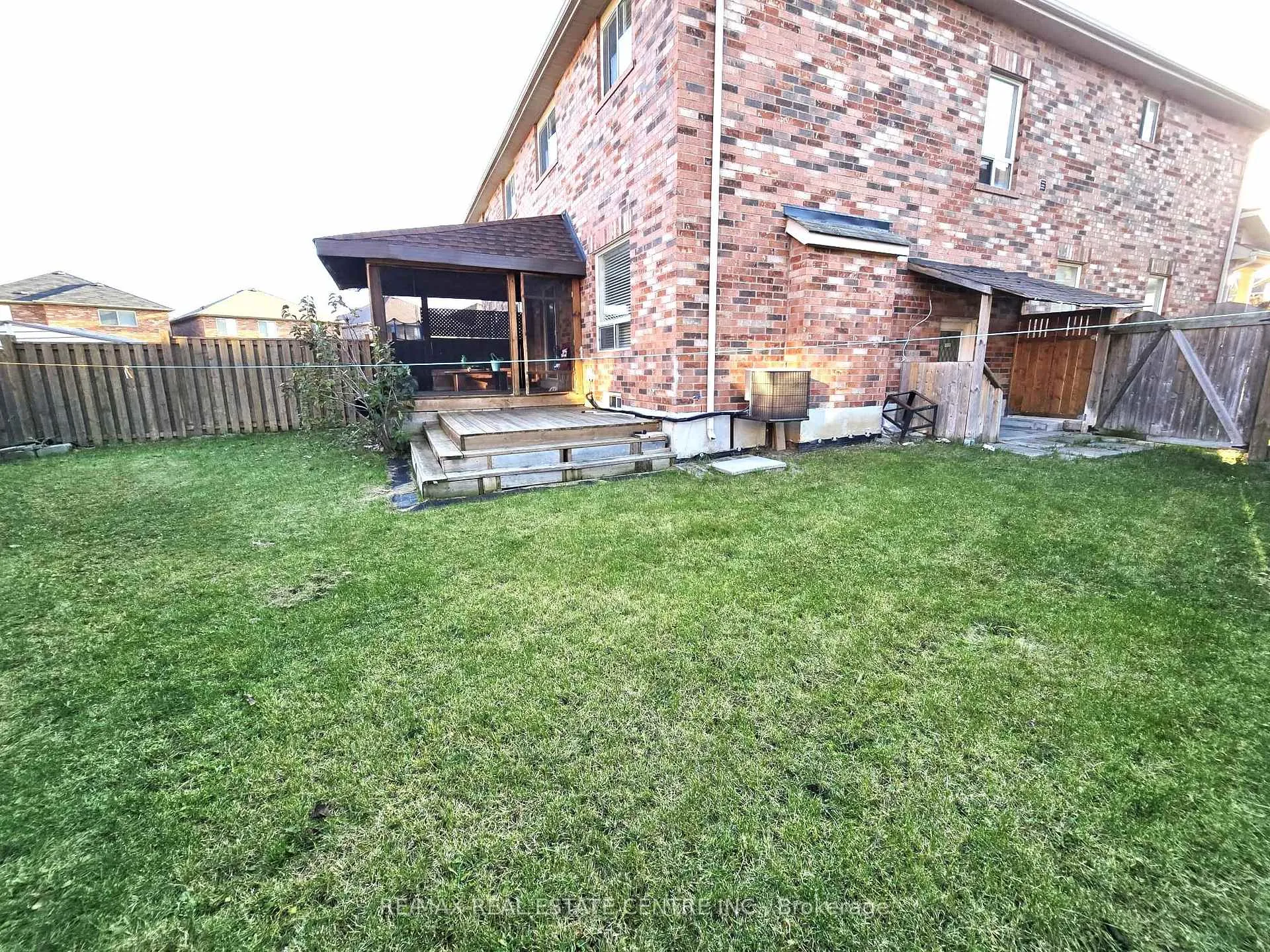 Photo 22 of 25 Commodore Drive, Brampton, Credit Valley — HOMEH