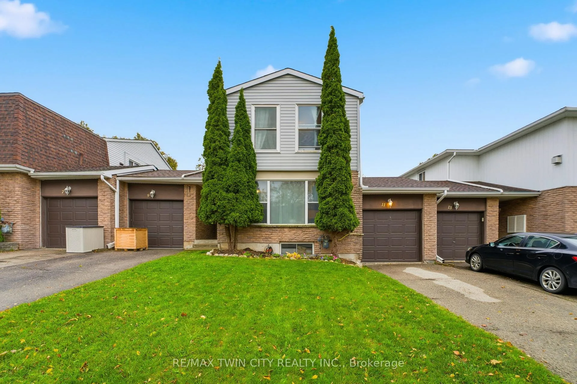 Photo 1 of 11 Hillbrook Crescent, Kitchener — HOMEH