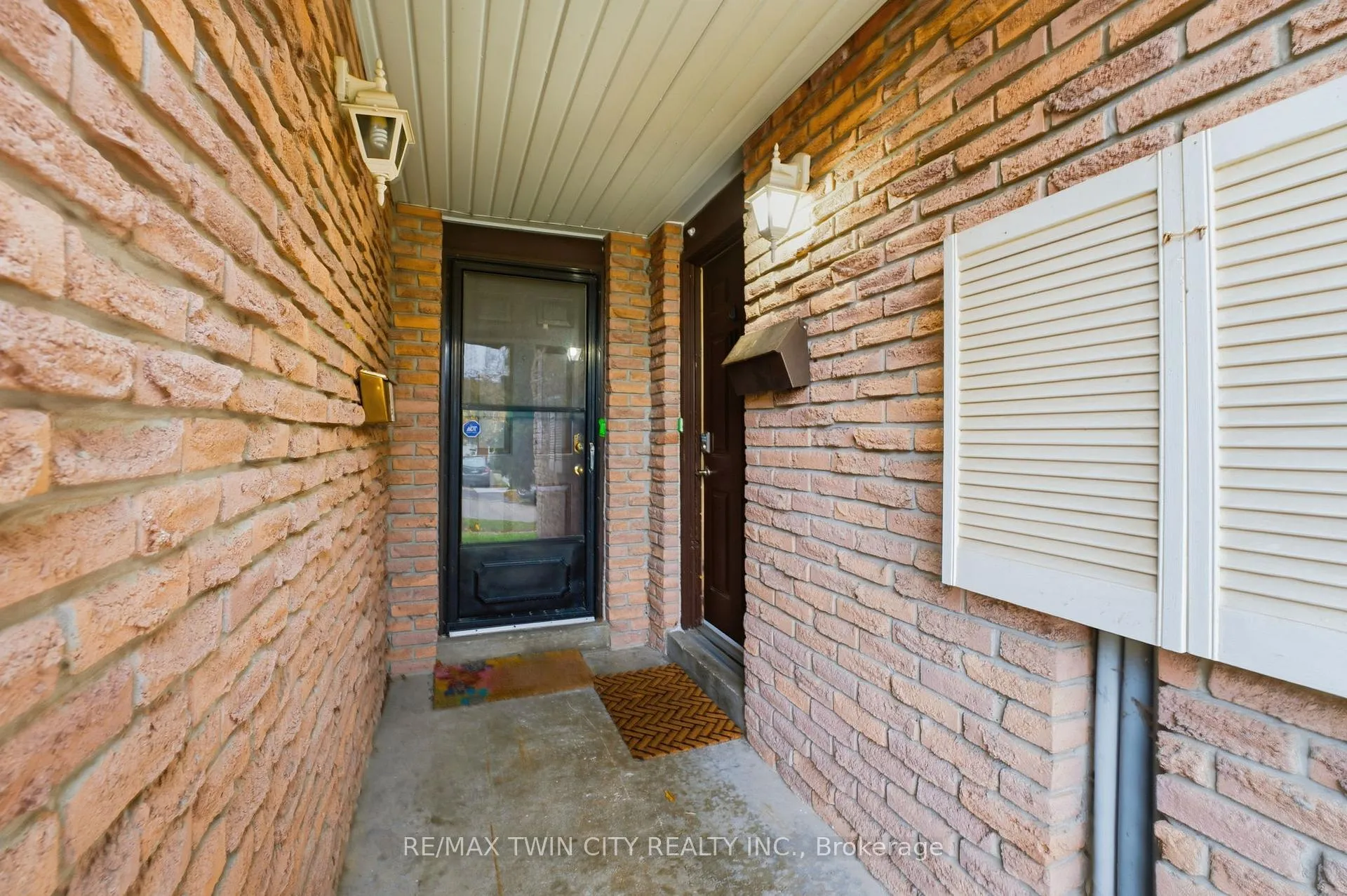 Photo 2 of 11 Hillbrook Crescent, Kitchener — HOMEH