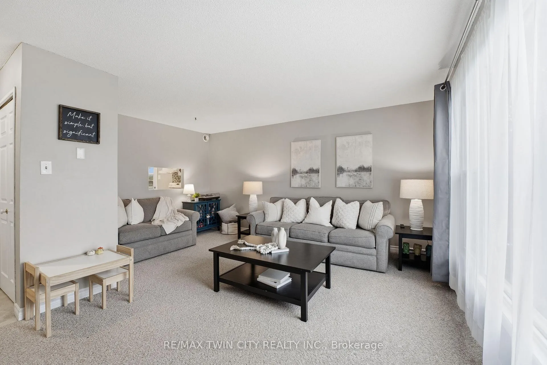 Photo 3 of 11 Hillbrook Crescent, Kitchener — HOMEH