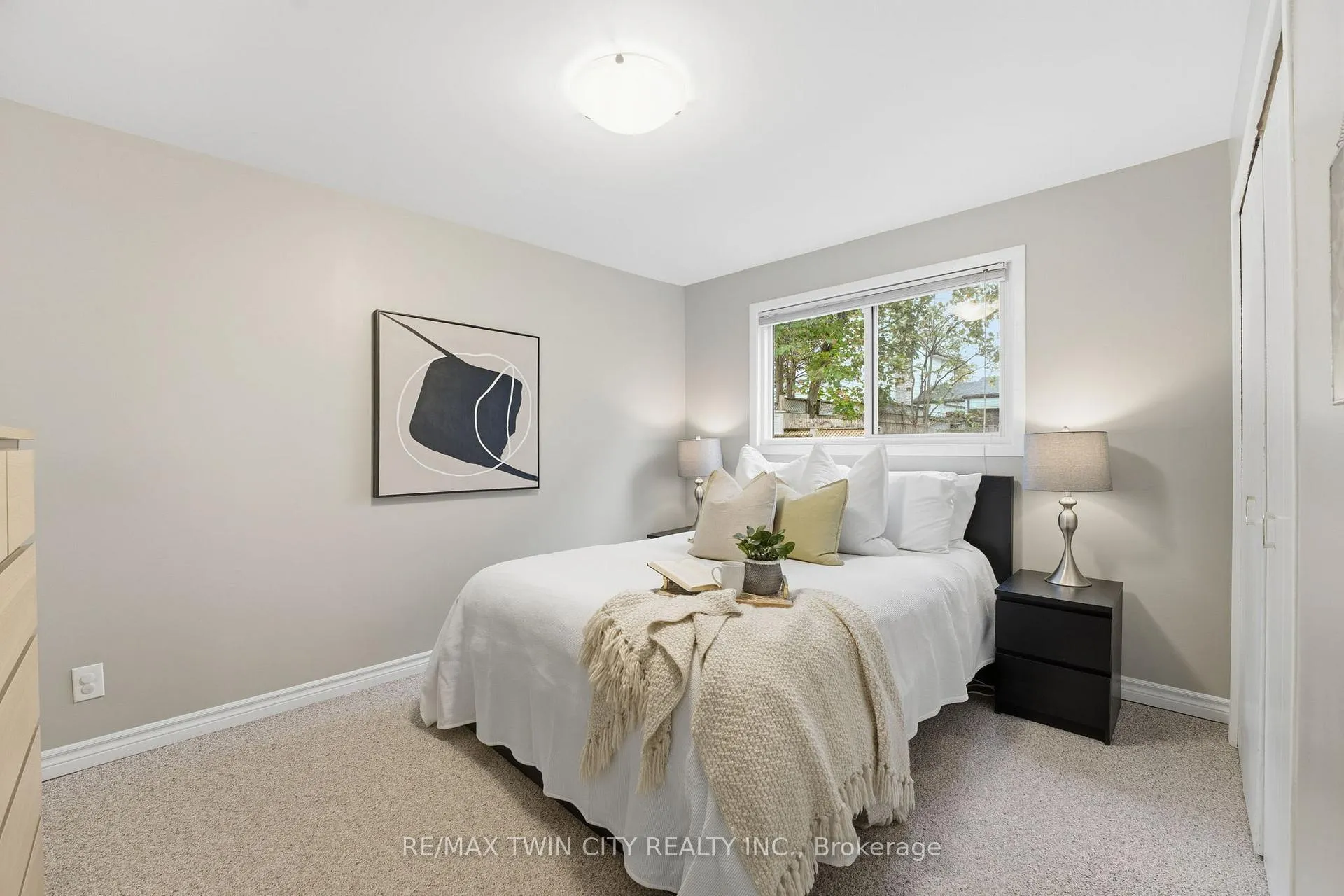 Photo 9 of 11 Hillbrook Crescent, Kitchener — HOMEH
