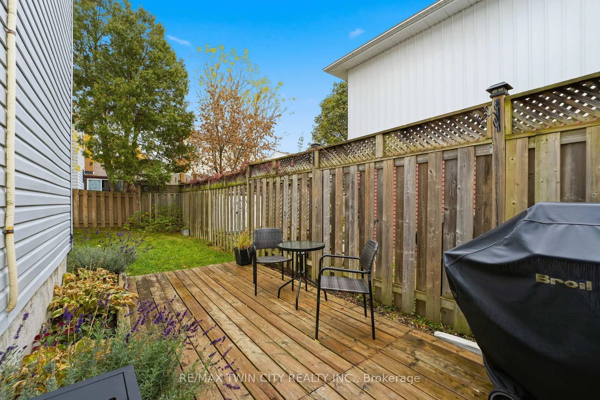 Photo 18 of 11 Hillbrook Crescent, Kitchener — HOMEH