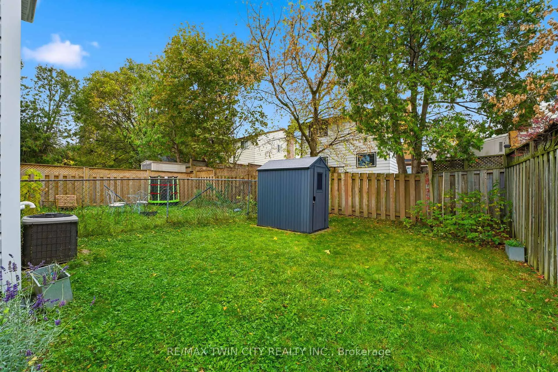 Photo 20 of 11 Hillbrook Crescent, Kitchener — HOMEH