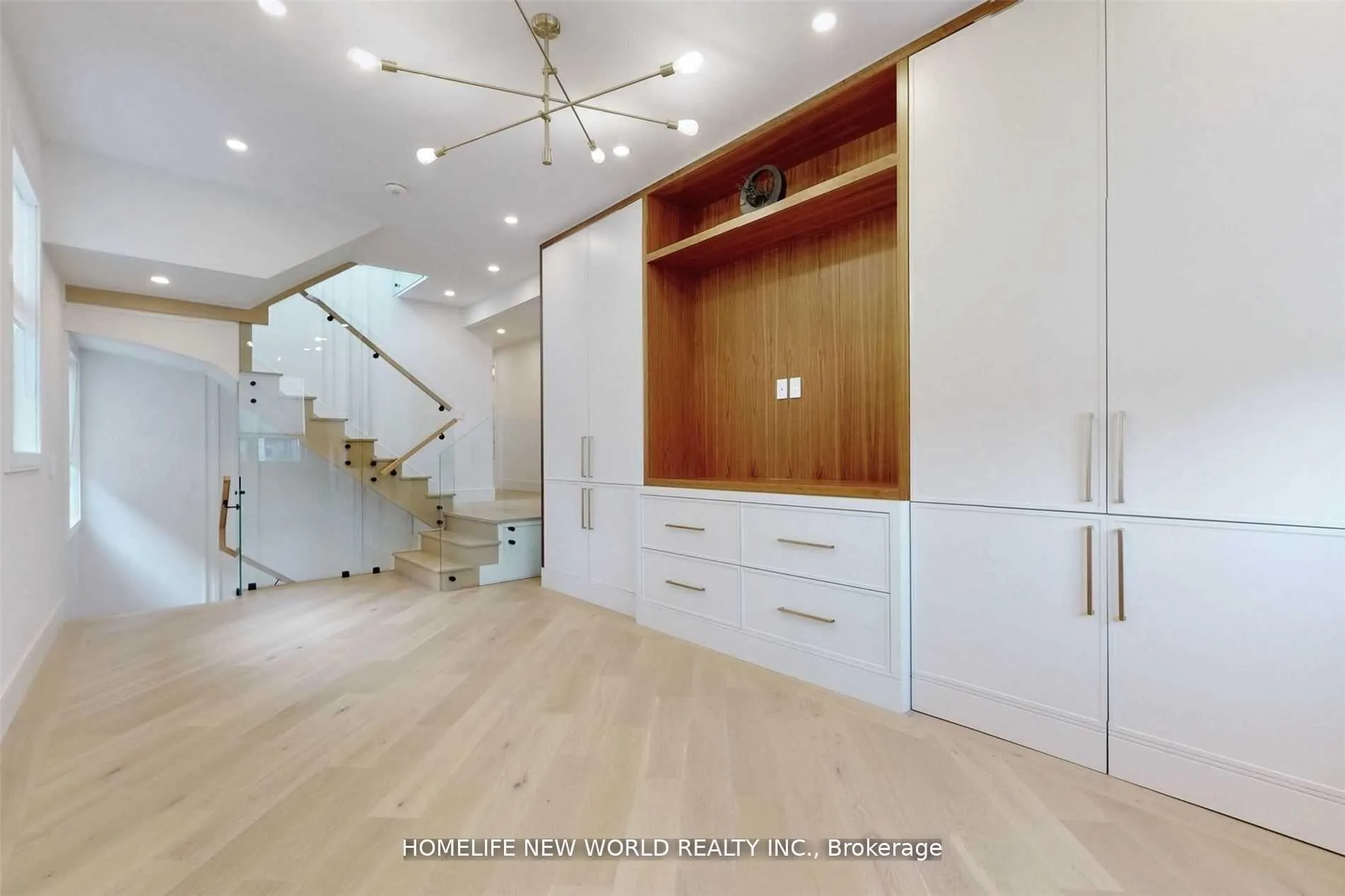 Photo 12 of 725 Gardner Avenue, Mississauga, Lakeview — HOMEH