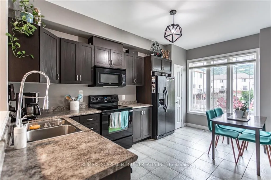 Photo 6 of Unit 12, 8 Hemlock Way, Grimsby, Grimsby West — HOMEH
