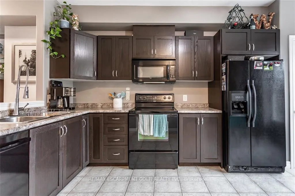 Photo 7 of Unit 12, 8 Hemlock Way, Grimsby, Grimsby West — HOMEH