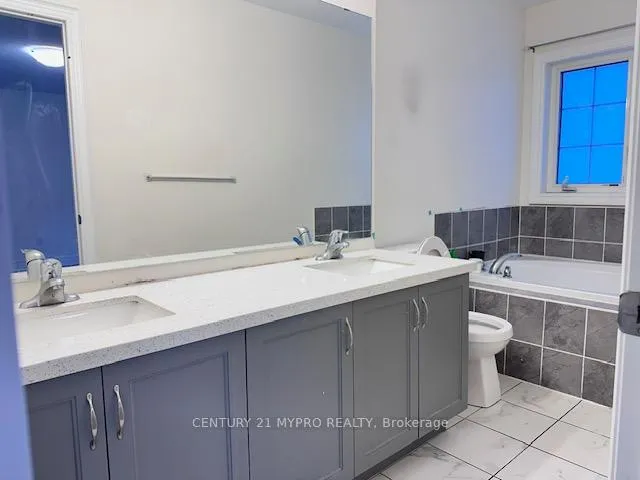 Photo 5 of Unit Master Bedroom, 16 Phillipsen Way, Markham, Cedarwood — HOMEH