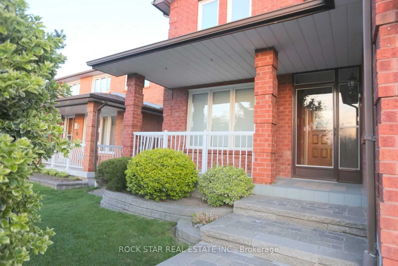 Photo 2 of 886 Wetherby Lane, Mississauga, Rathwood — HOMEH