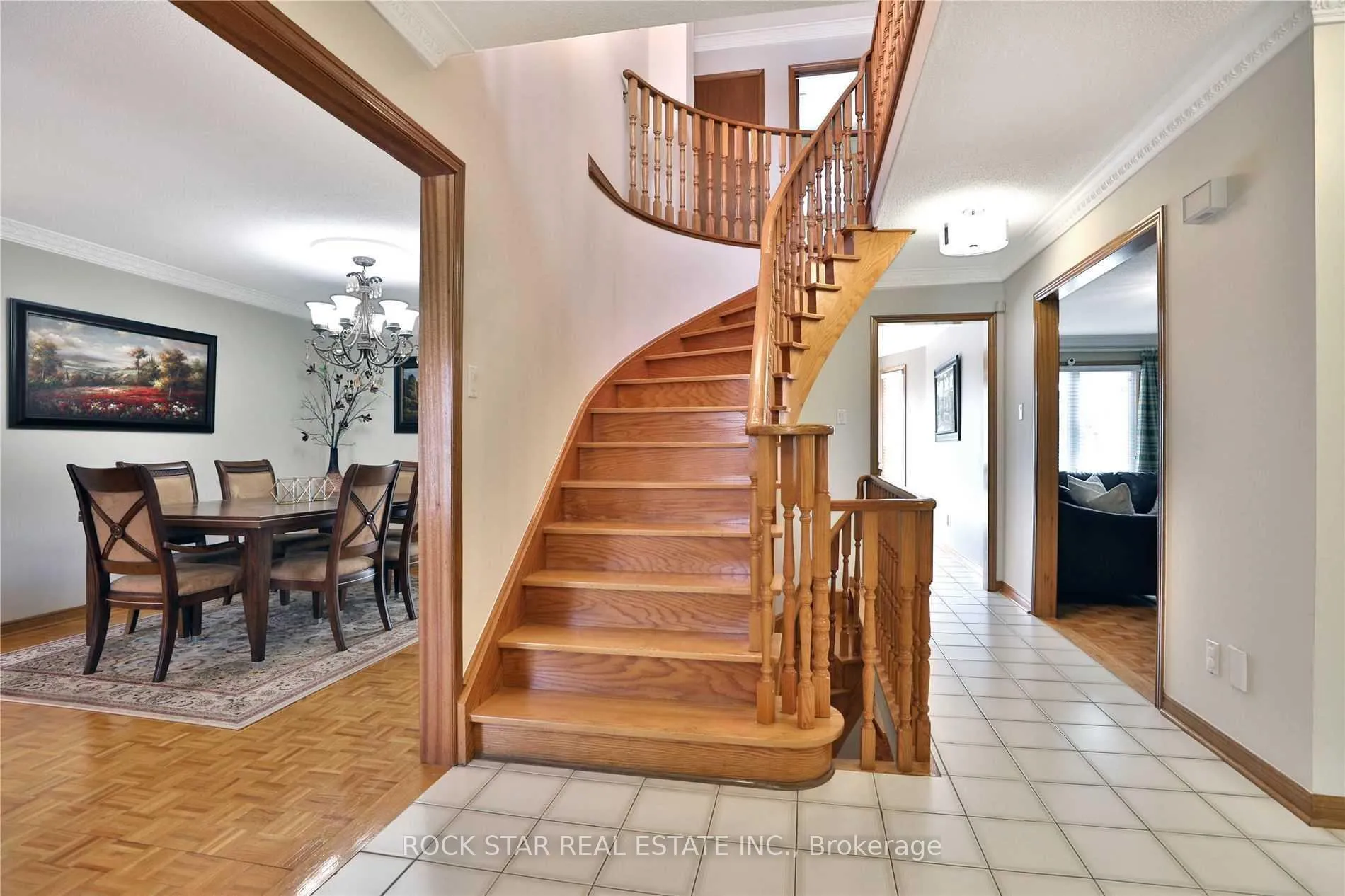 Photo 3 of 886 Wetherby Lane, Mississauga, Rathwood — HOMEH