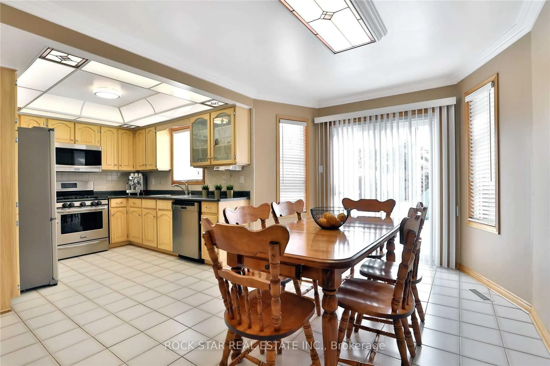 Photo 6 of 886 Wetherby Lane, Mississauga, Rathwood — HOMEH