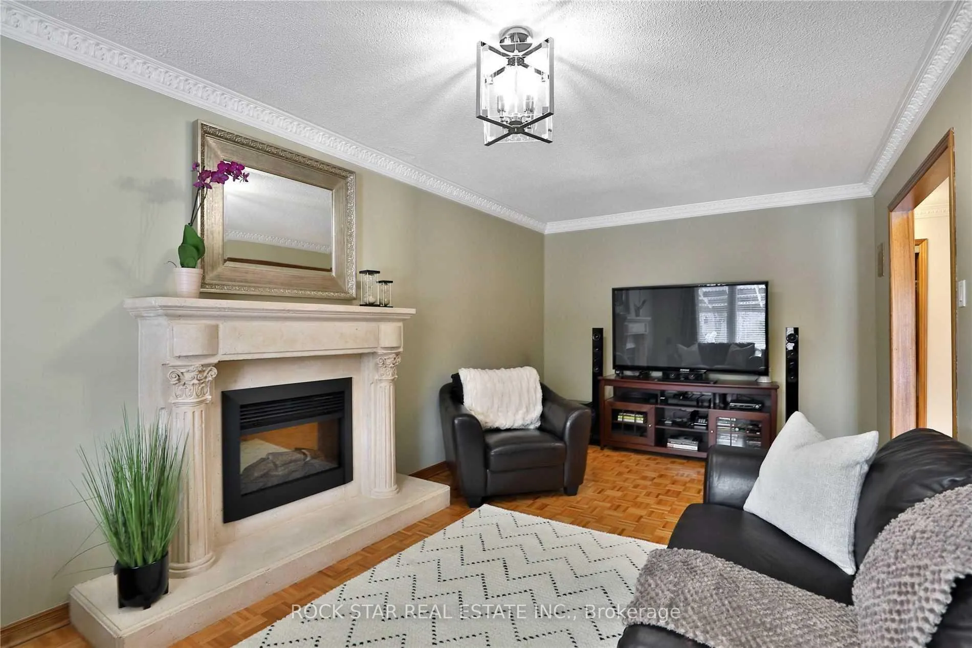 Photo 8 of 886 Wetherby Lane, Mississauga, Rathwood — HOMEH