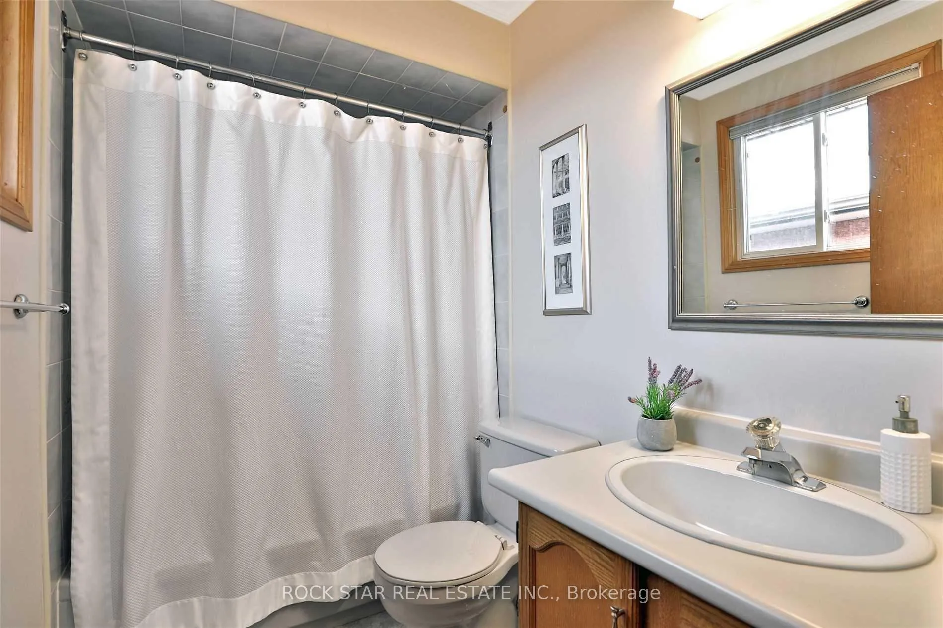 Photo 11 of 886 Wetherby Lane, Mississauga, Rathwood — HOMEH