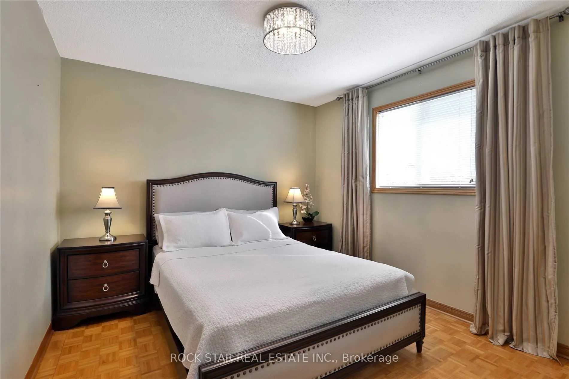 Photo 12 of 886 Wetherby Lane, Mississauga, Rathwood — HOMEH
