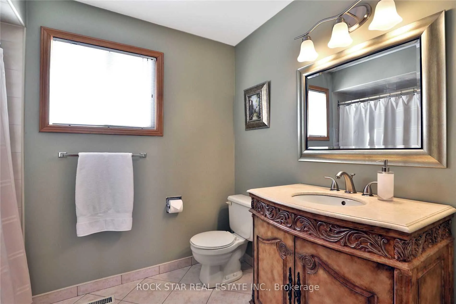 Photo 13 of 886 Wetherby Lane, Mississauga, Rathwood — HOMEH