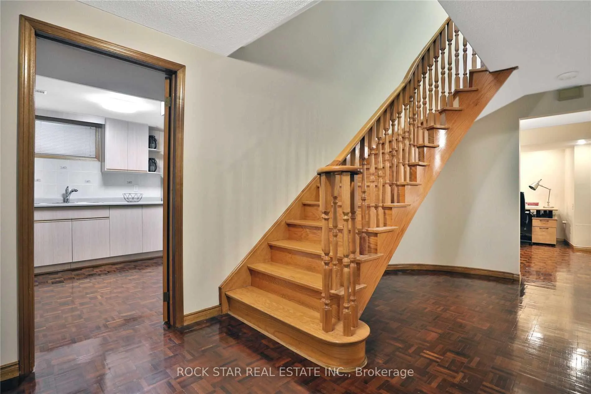 Photo 14 of 886 Wetherby Lane, Mississauga, Rathwood — HOMEH