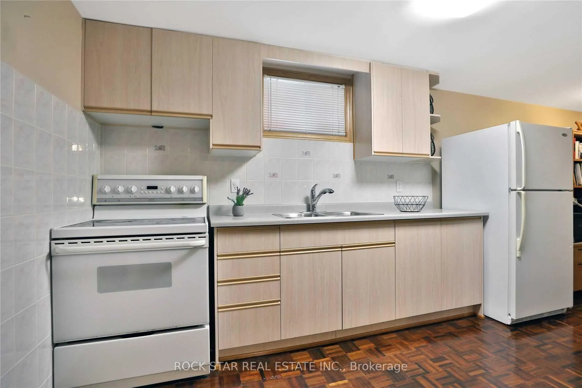Photo 17 of 886 Wetherby Lane, Mississauga, Rathwood — HOMEH