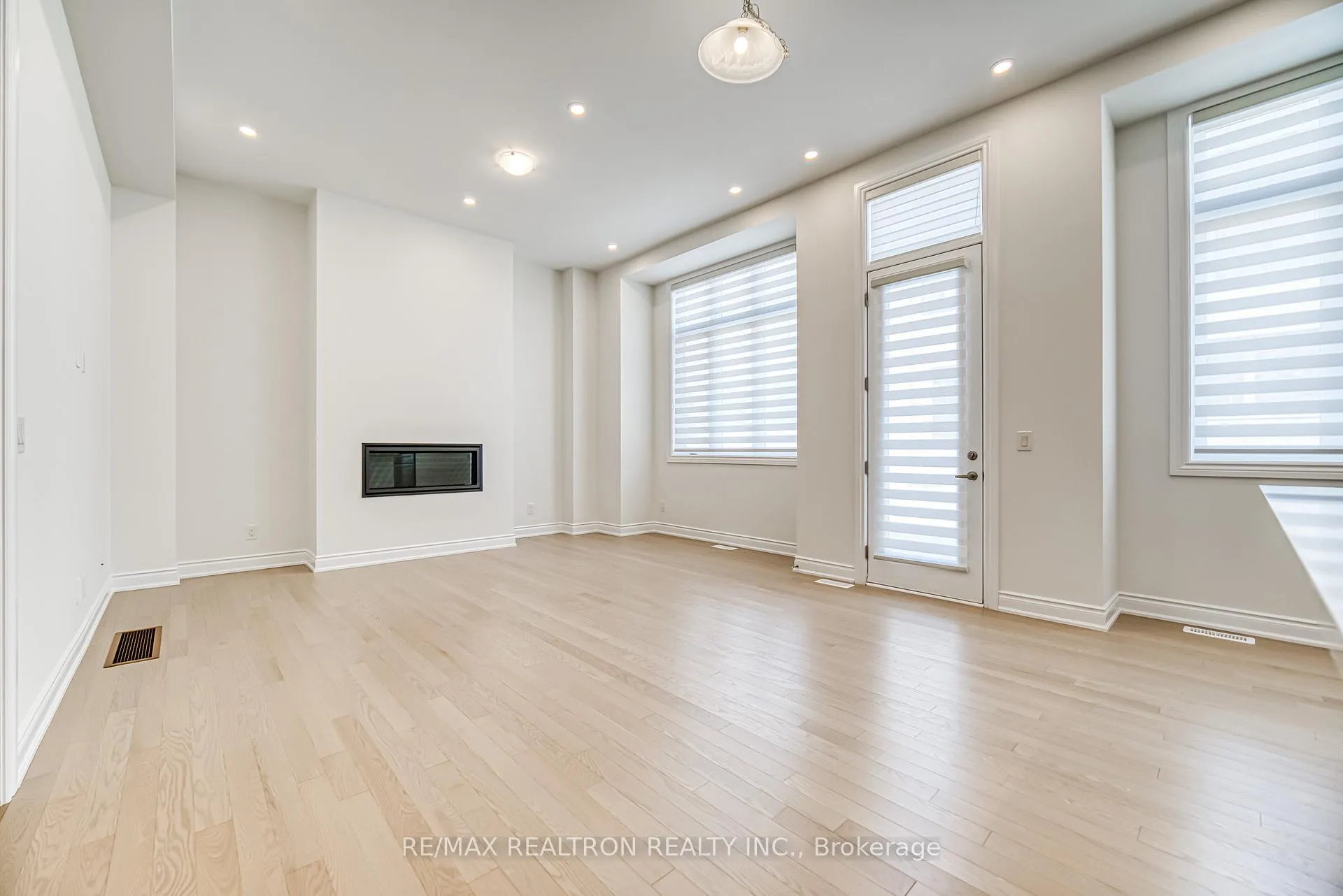 Photo 14 of 148 Harvey Bunker Crescent, Markham, Angus Glen — HOMEH