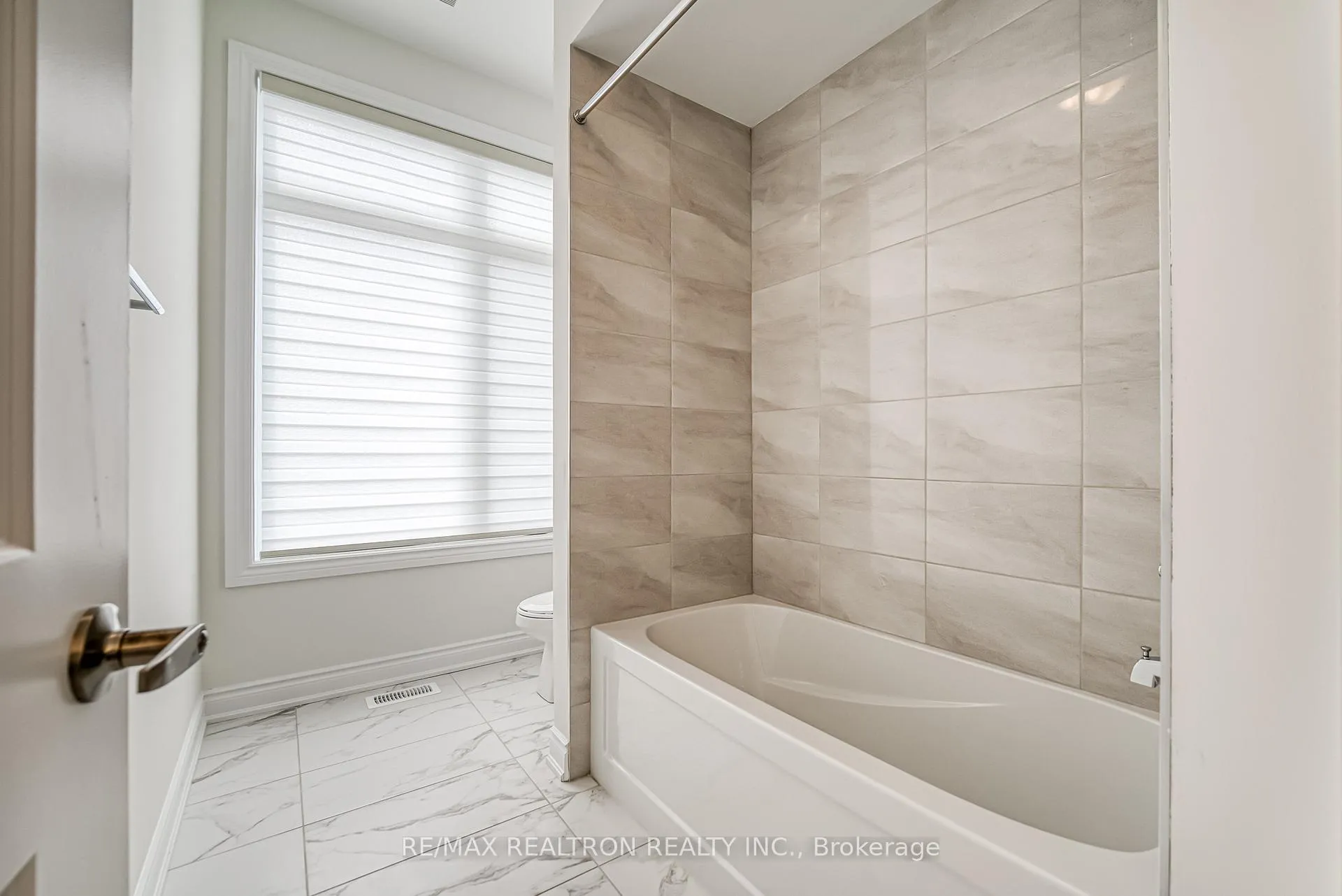 Photo 35 of 148 Harvey Bunker Crescent, Markham, Angus Glen — HOMEH