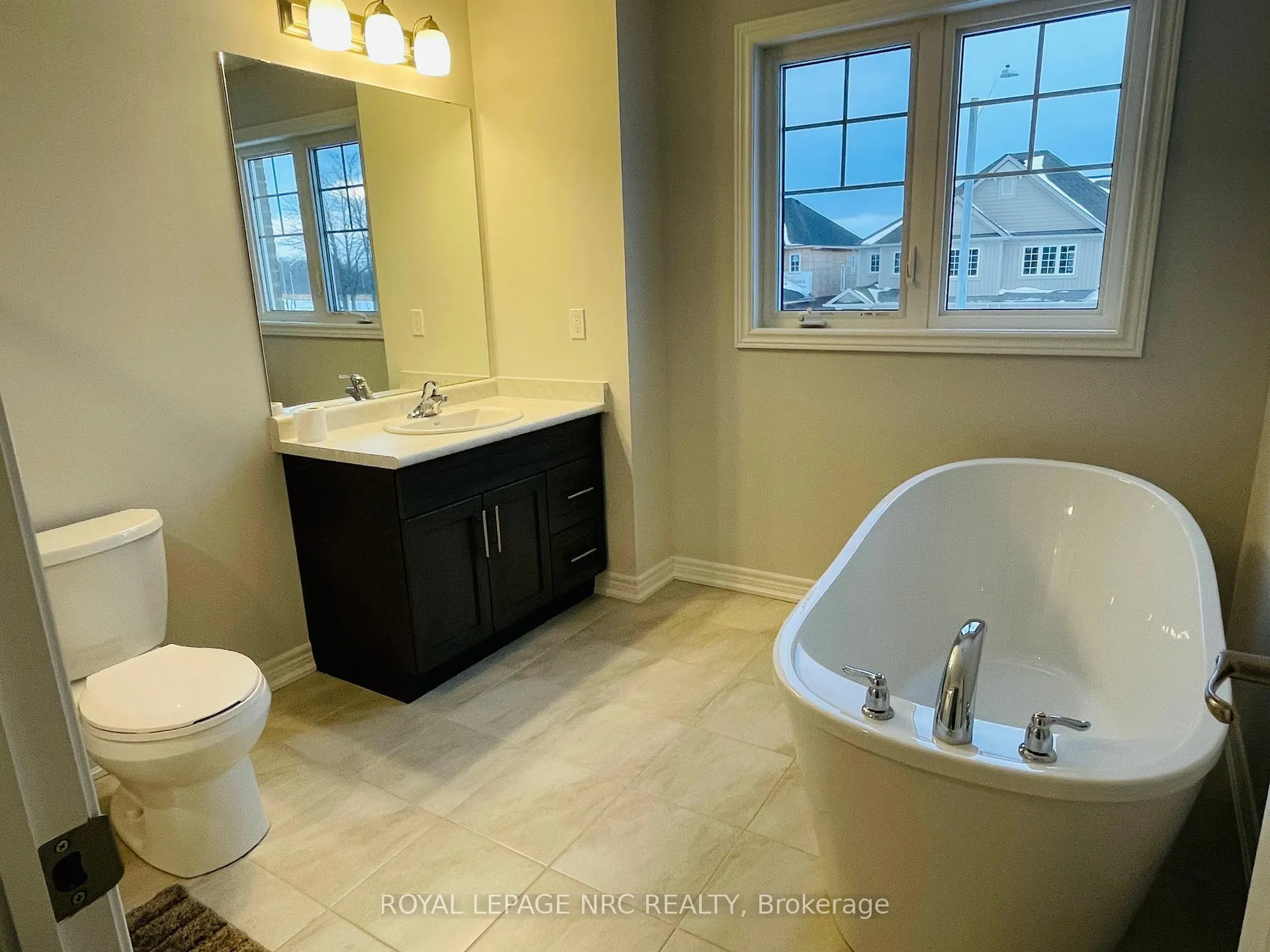 Photo 3 of 138 Sycamore Street, Welland, West Welland — HOMEH