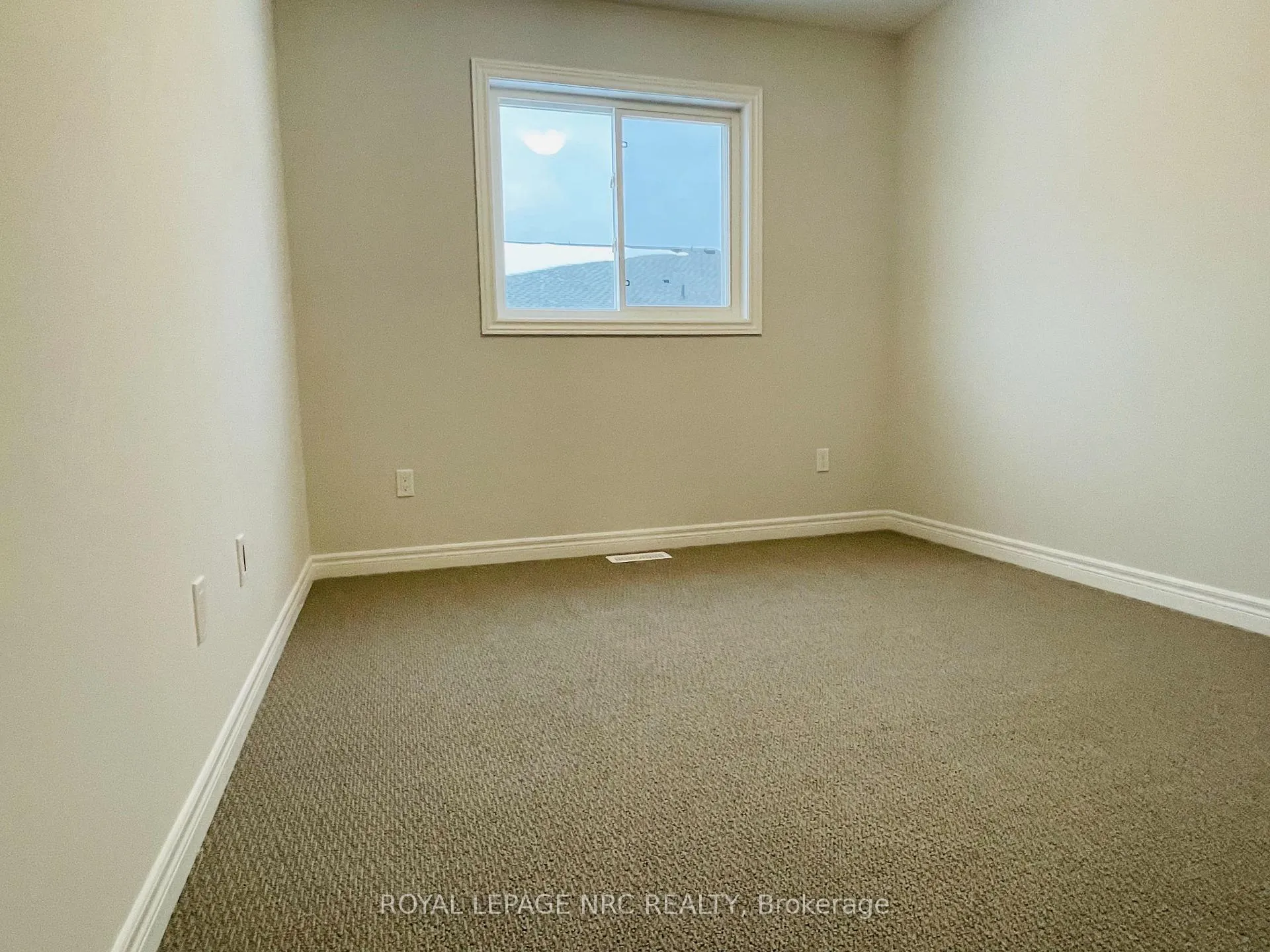 Photo 5 of 138 Sycamore Street, Welland, West Welland — HOMEH