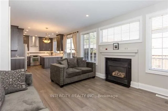 Photo 5 of 43 Crew Crescent, Vaughan, Vellore Village — HOMEH