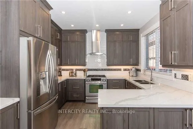 Photo 6 of 43 Crew Crescent, Vaughan, Vellore Village — HOMEH