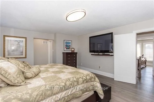 Photo 9 of 43 Crew Crescent, Vaughan, Vellore Village — HOMEH