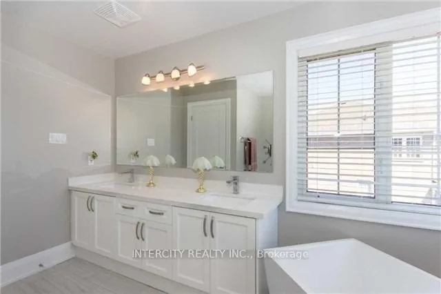 Photo 10 of 43 Crew Crescent, Vaughan, Vellore Village — HOMEH