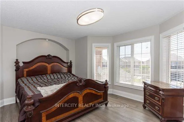 Photo 12 of 43 Crew Crescent, Vaughan, Vellore Village — HOMEH