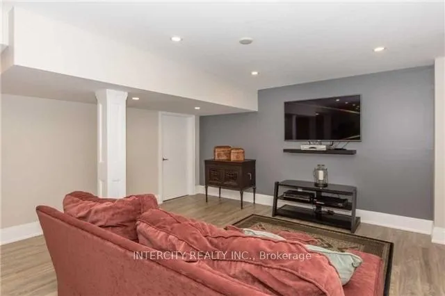 Photo 14 of 43 Crew Crescent, Vaughan, Vellore Village — HOMEH