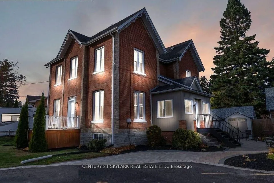 Front of Unit 2, 8 Wellington Street