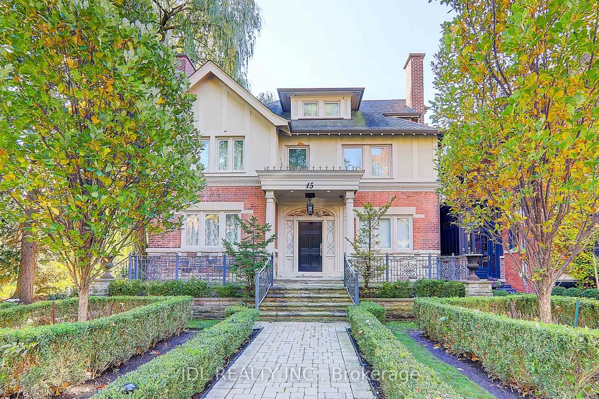 Front of 15 Castle Frank Crescent
