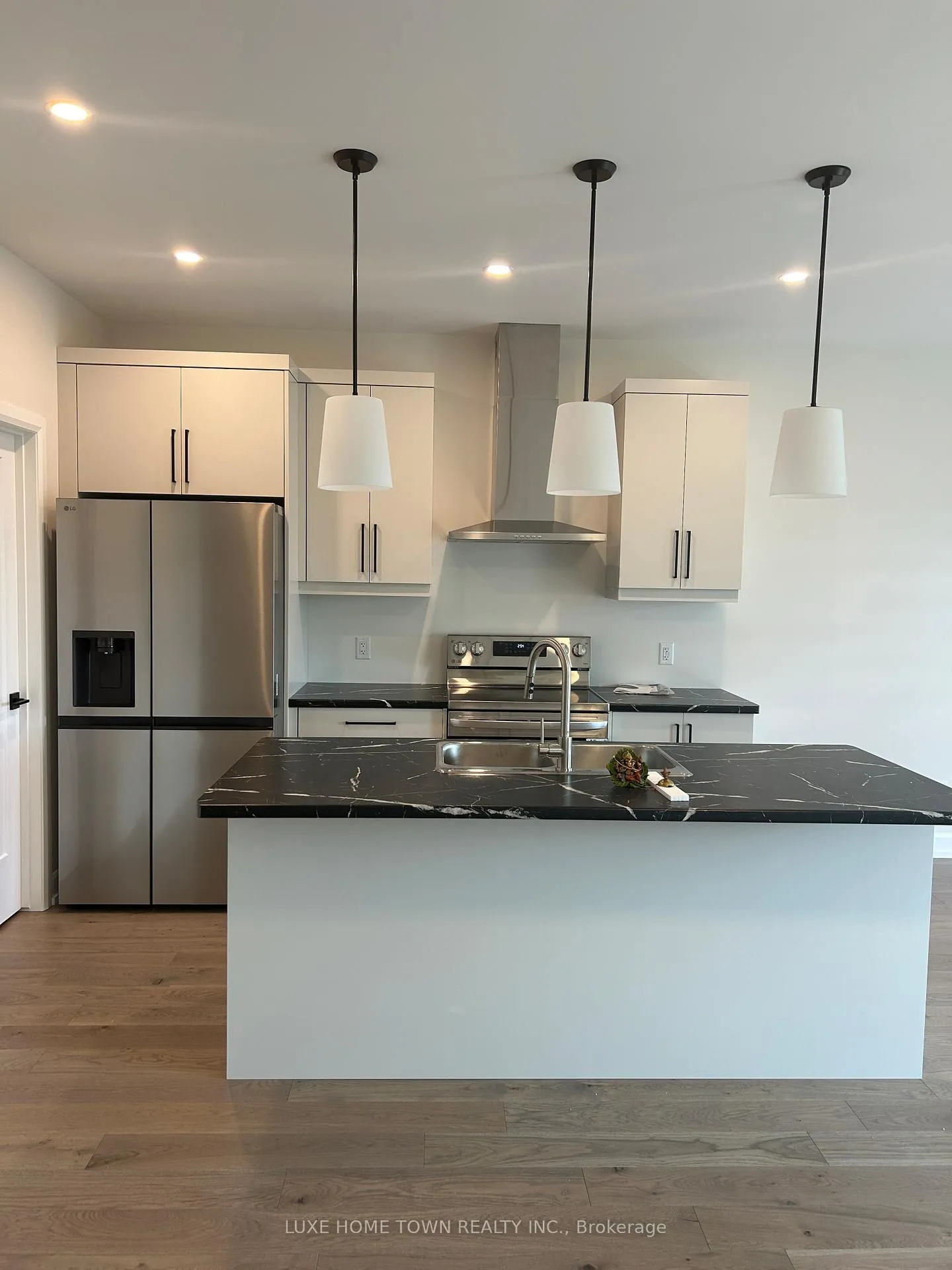 Photo 3 of 69 Harmony Way, Thorold, Allanburg/Thorold South — HOMEH